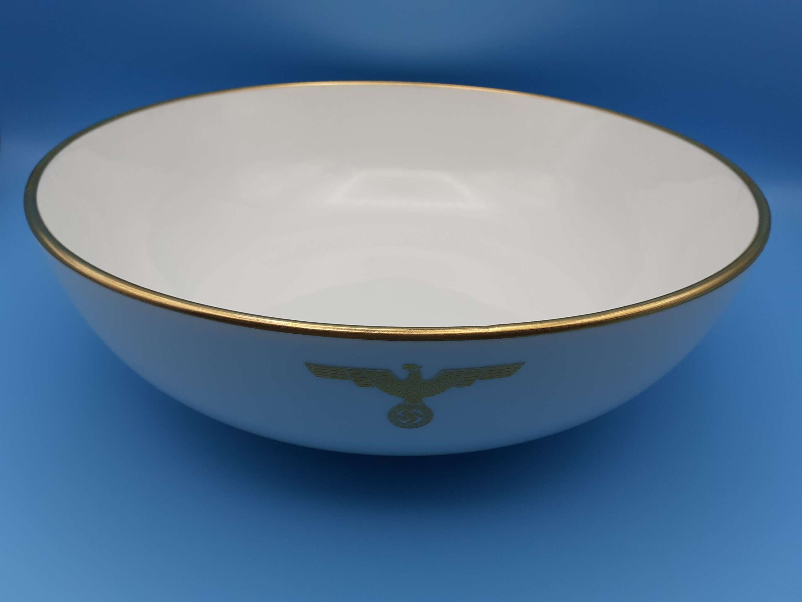 Nymphenburg Porcelain Large Serving Bowl from Adolf Hitler`s personal Formal Tableware at the Deutscher Hof - Image 3