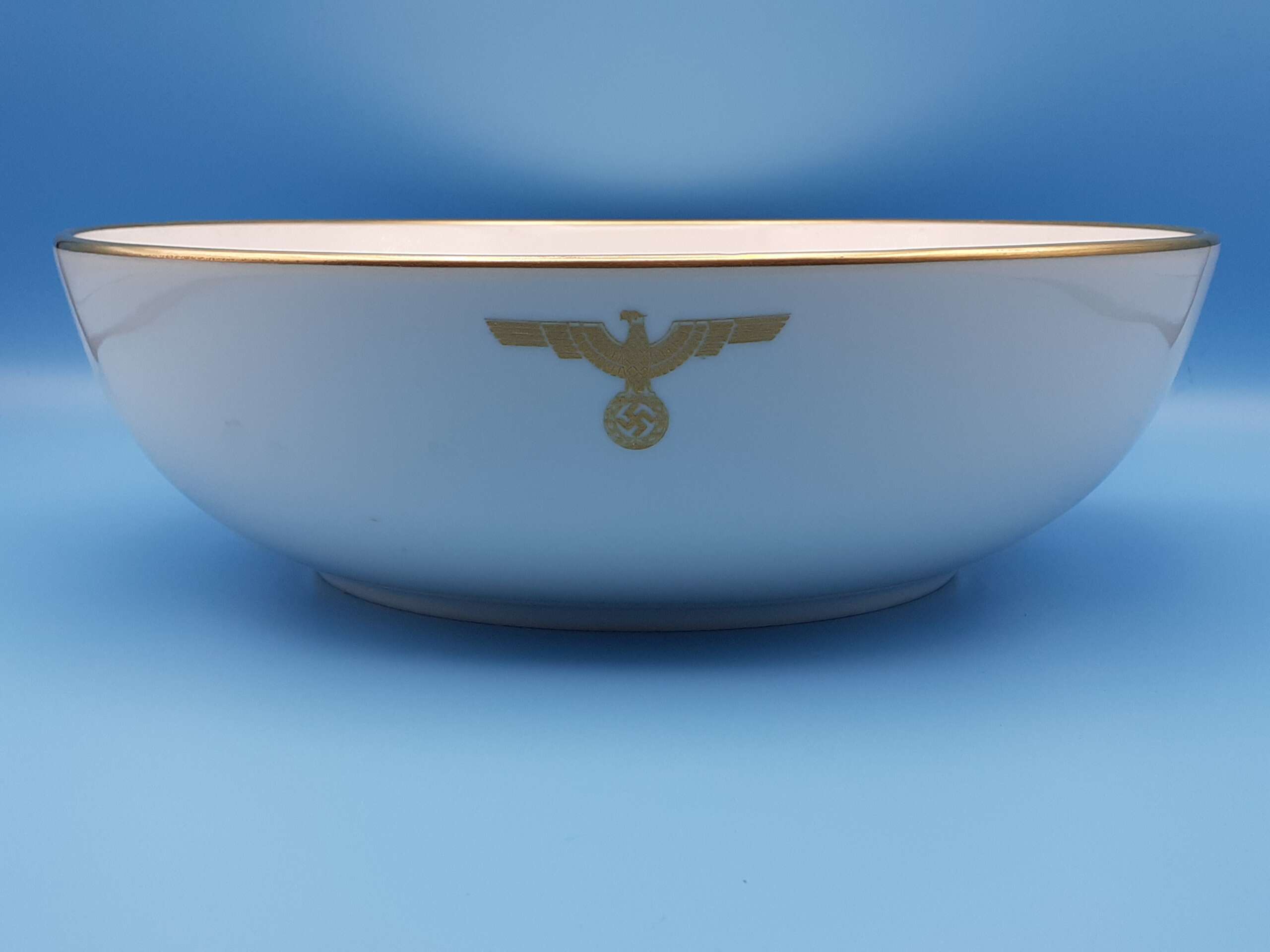 Nymphenburg Porcelain Large Serving Bowl from Adolf Hitler`s personal Formal Tableware at the Deutscher Hof - Image 2