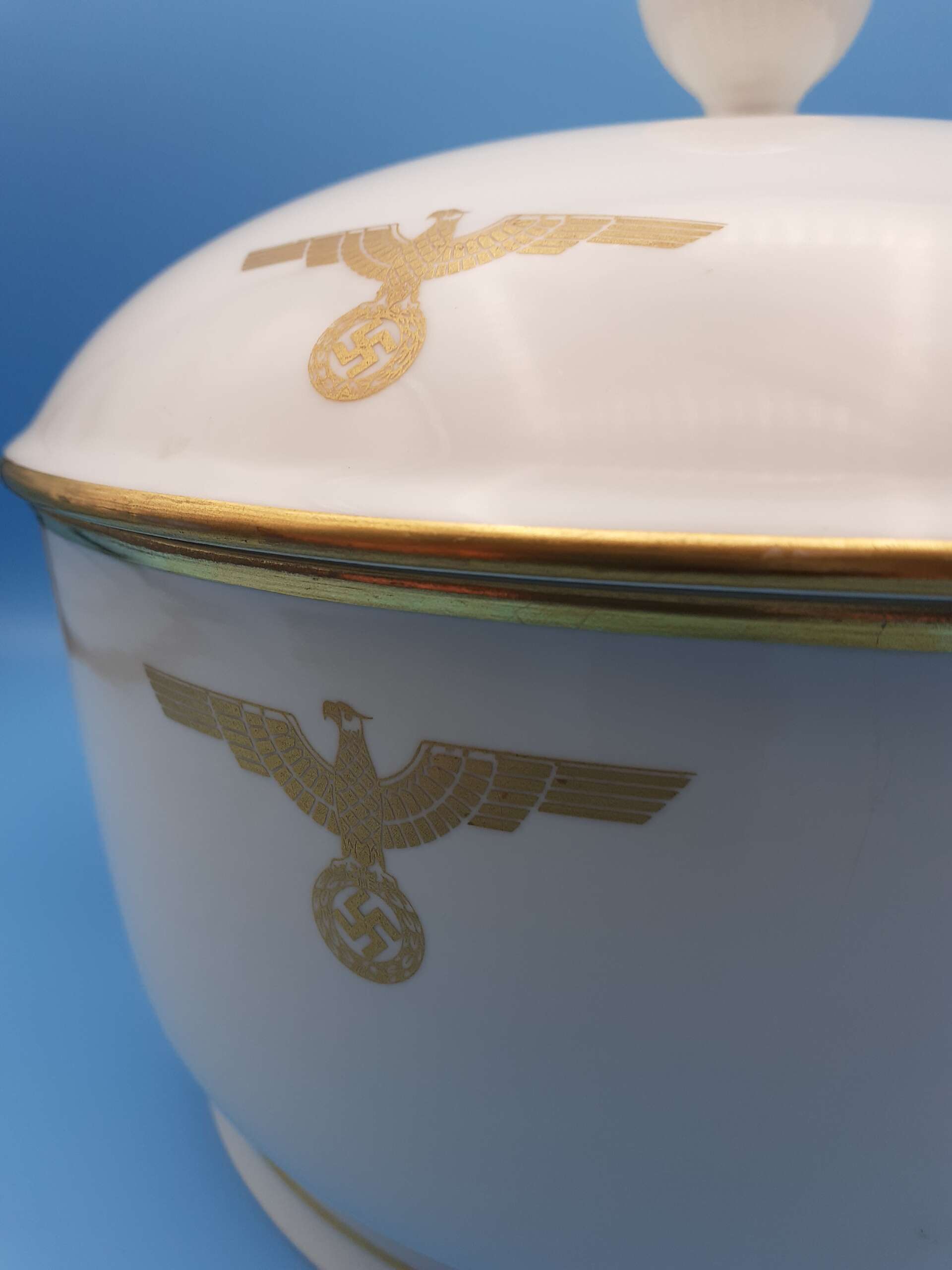 Nymphenburg Porcelain Lidded Soup Tureen from Adolf Hitler`s personal Formal Tableware at the Deutscher Hof - Image 15