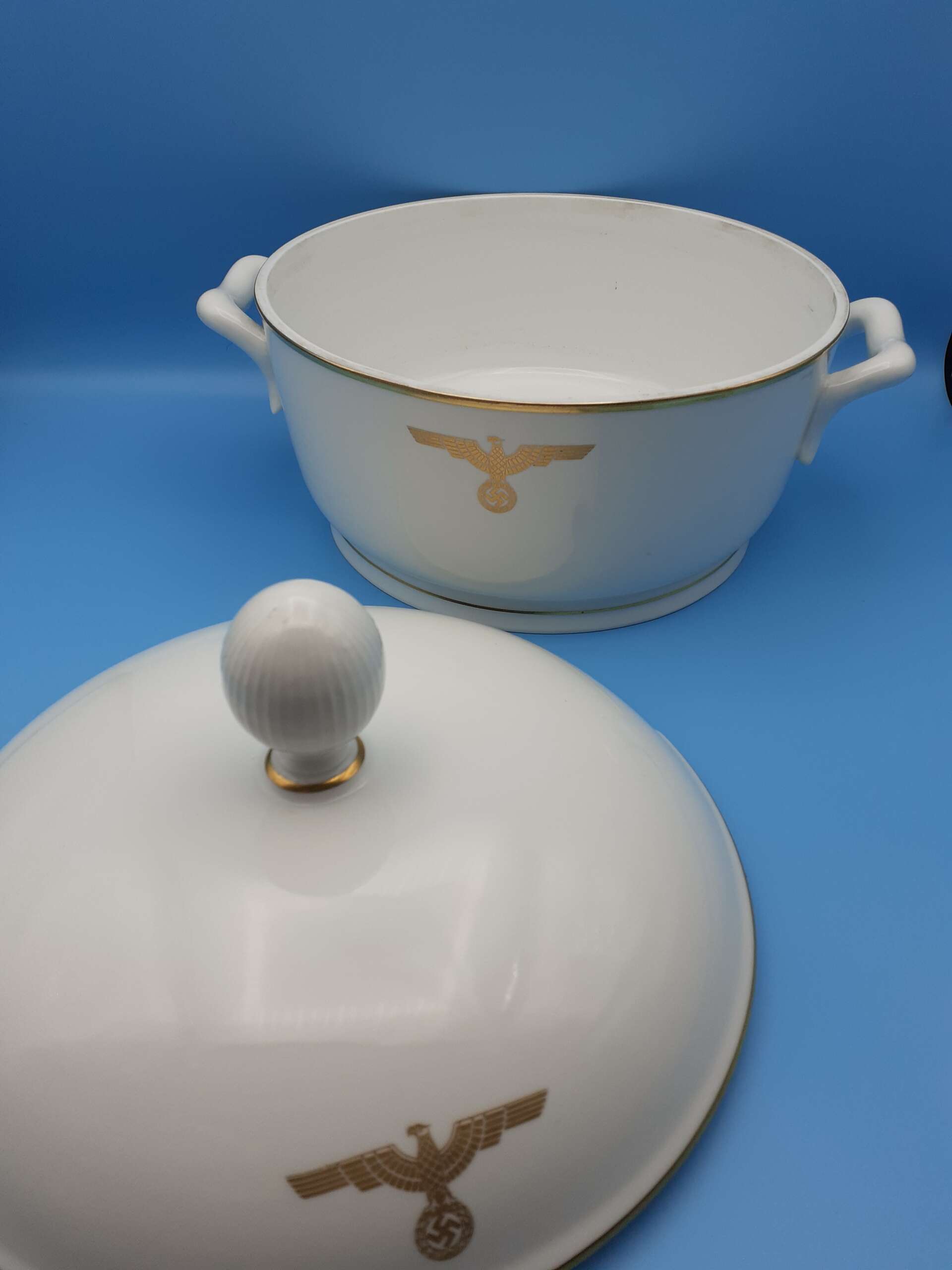 Nymphenburg Porcelain Lidded Soup Tureen from Adolf Hitler`s personal Formal Tableware at the Deutscher Hof - Image 8