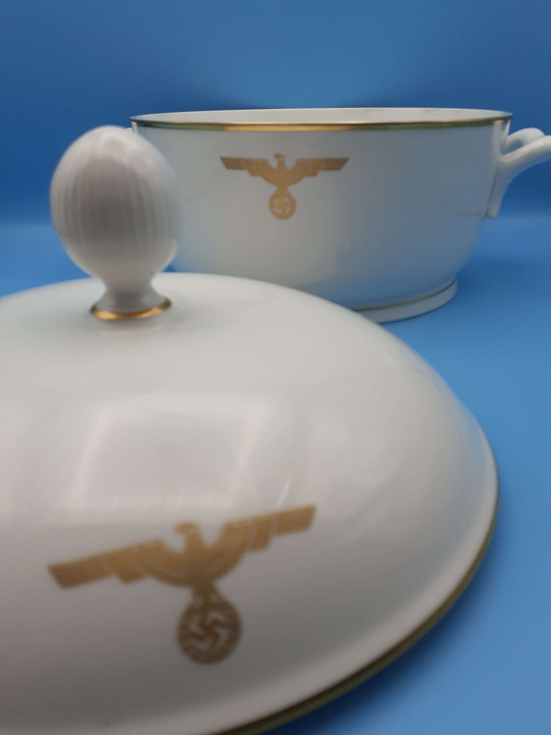 Nymphenburg Porcelain Lidded Soup Tureen from Adolf Hitler`s personal Formal Tableware at the Deutscher Hof - Image 7
