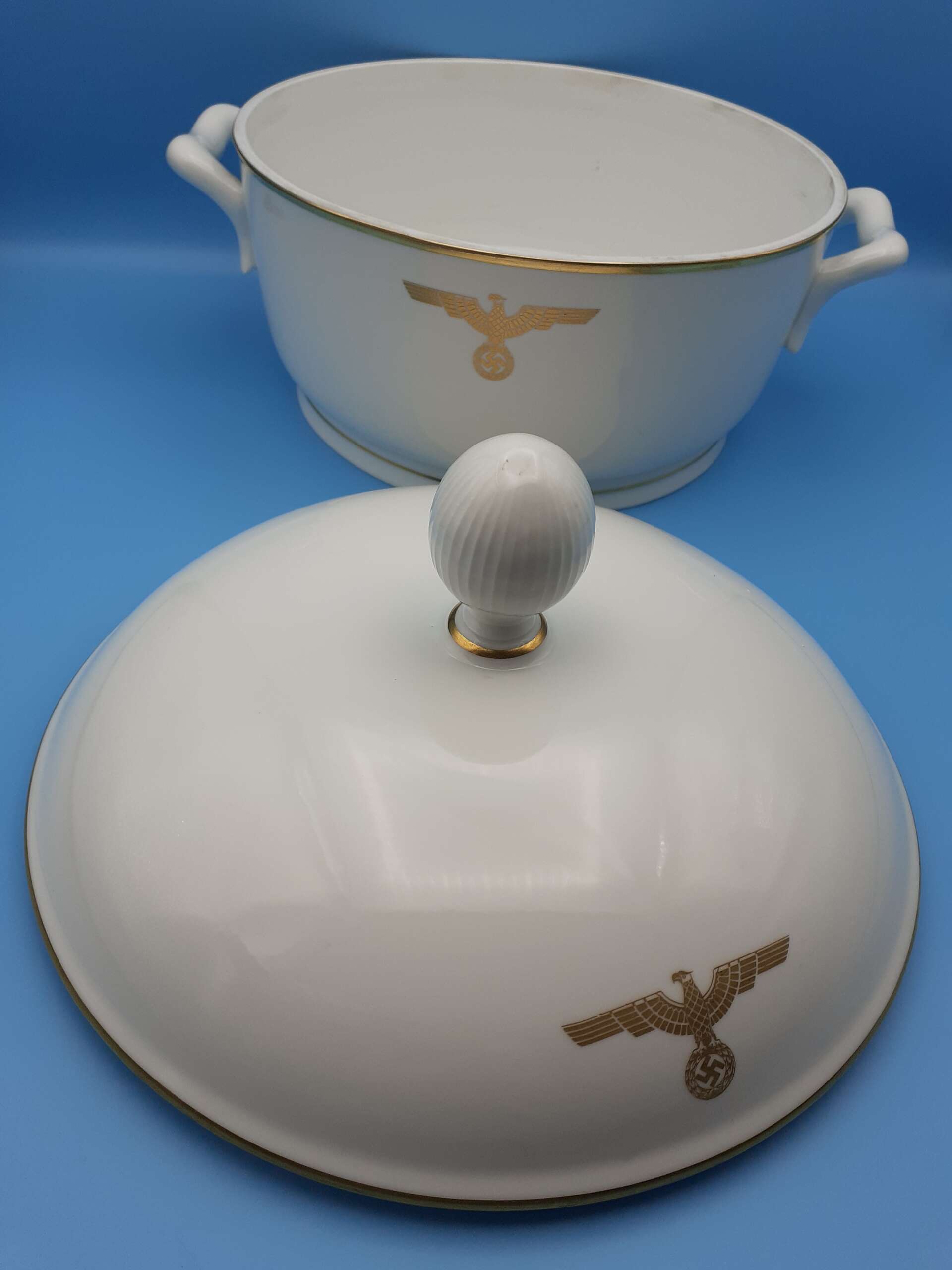 Nymphenburg Porcelain Lidded Soup Tureen from Adolf Hitler`s personal Formal Tableware at the Deutscher Hof - Image 6