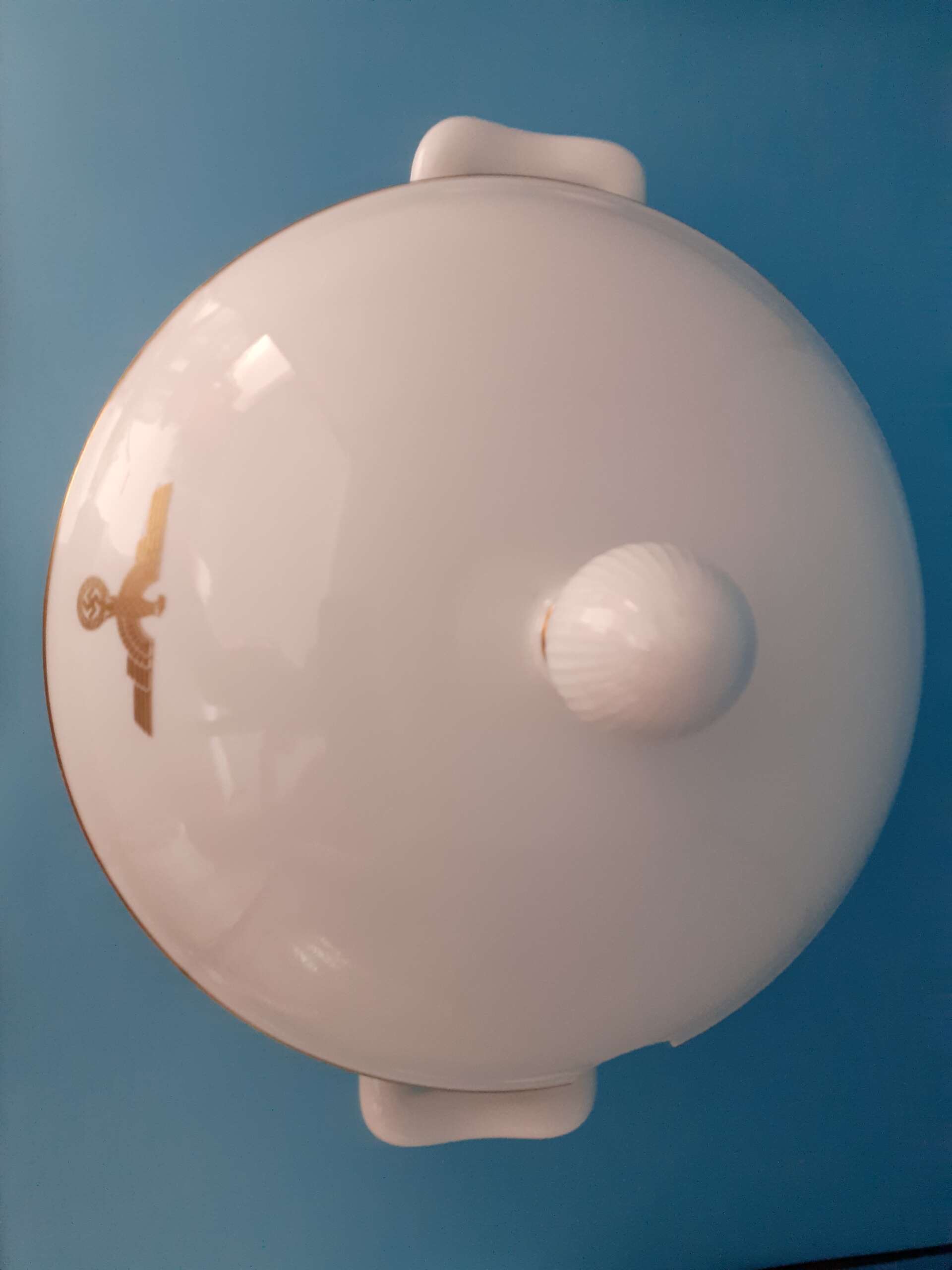 Nymphenburg Porcelain Lidded Soup Tureen from Adolf Hitler`s personal Formal Tableware at the Deutscher Hof - Image 4