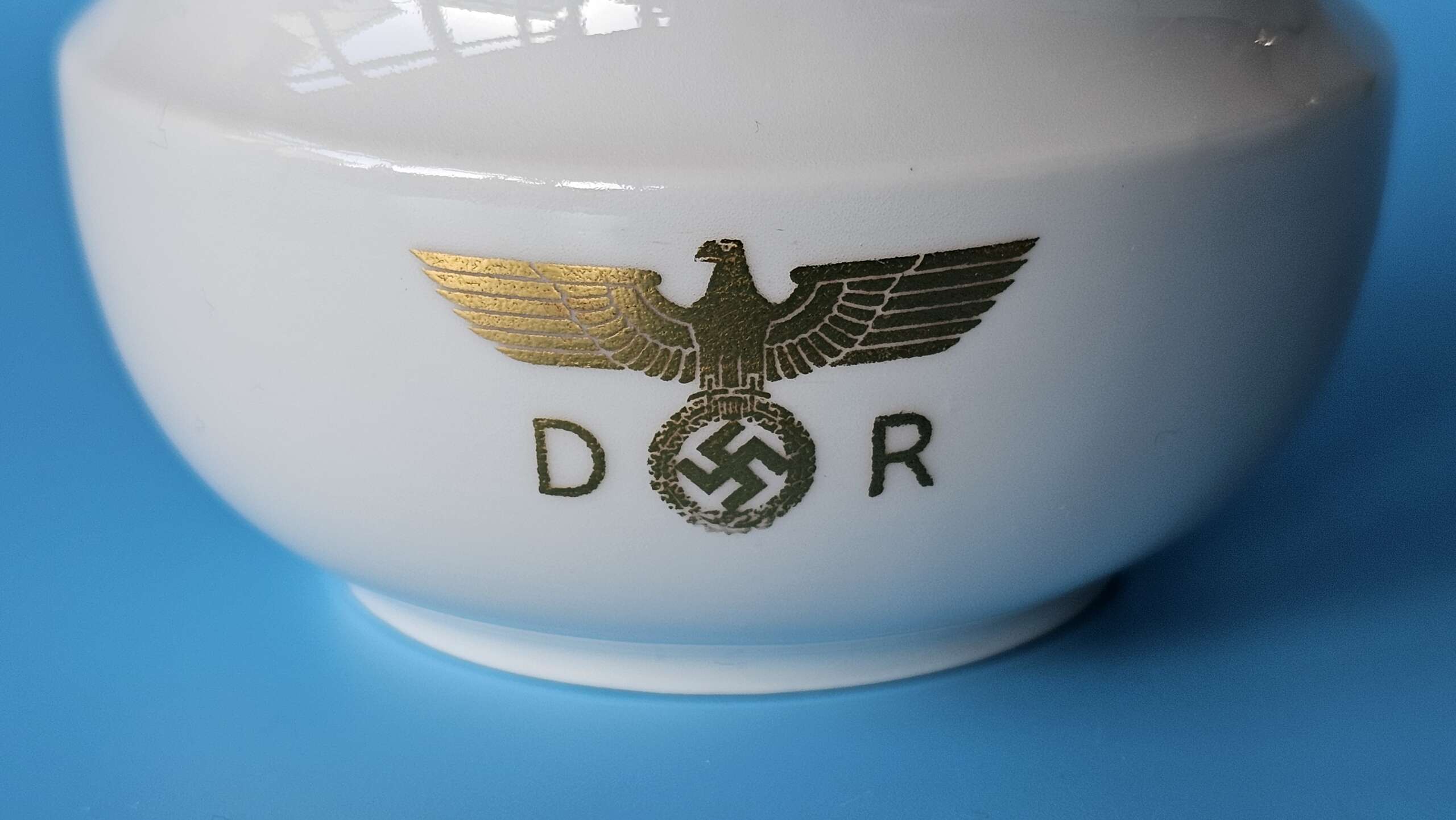 Nymphenburg Porcelain Lidded Sugar Bowl from Adolf Hitler's Sonderzug. - Image 4