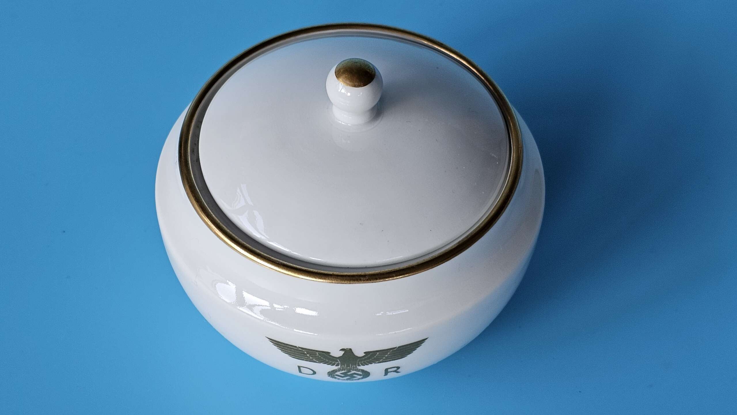 Nymphenburg Porcelain Lidded Sugar Bowl from Adolf Hitler's Sonderzug. - Image 5