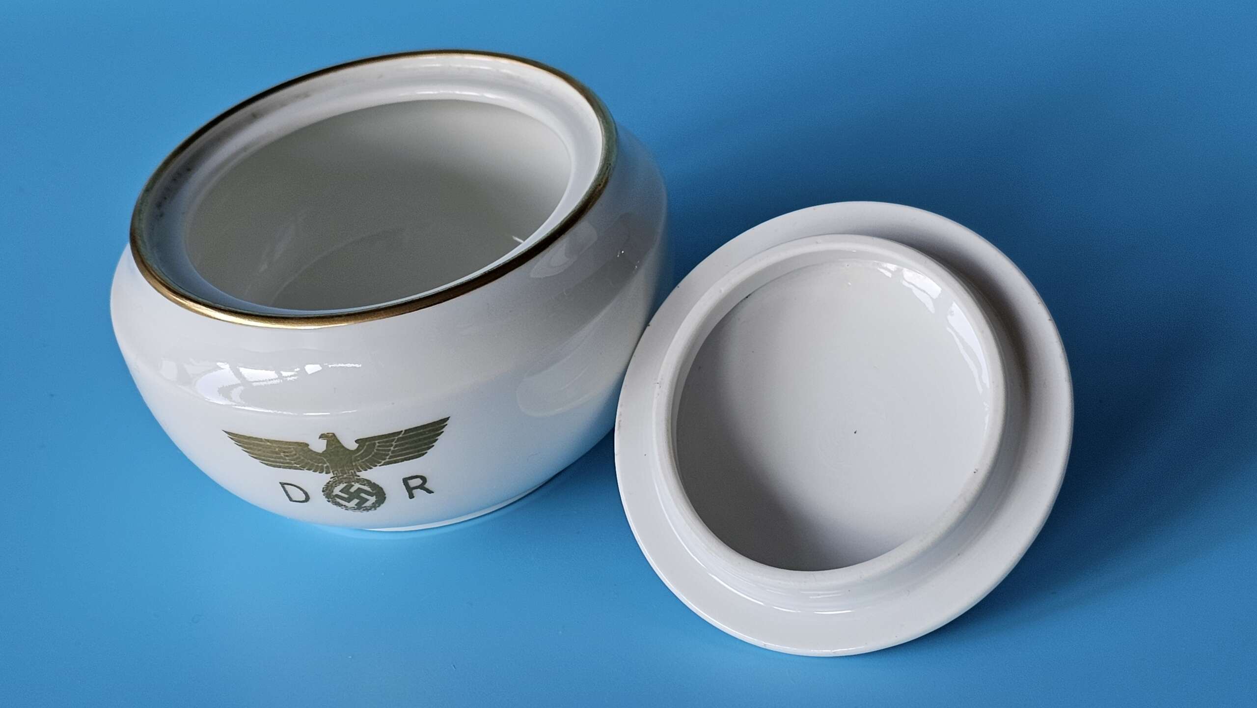 Nymphenburg Porcelain Lidded Sugar Bowl from Adolf Hitler's Sonderzug. - Image 9