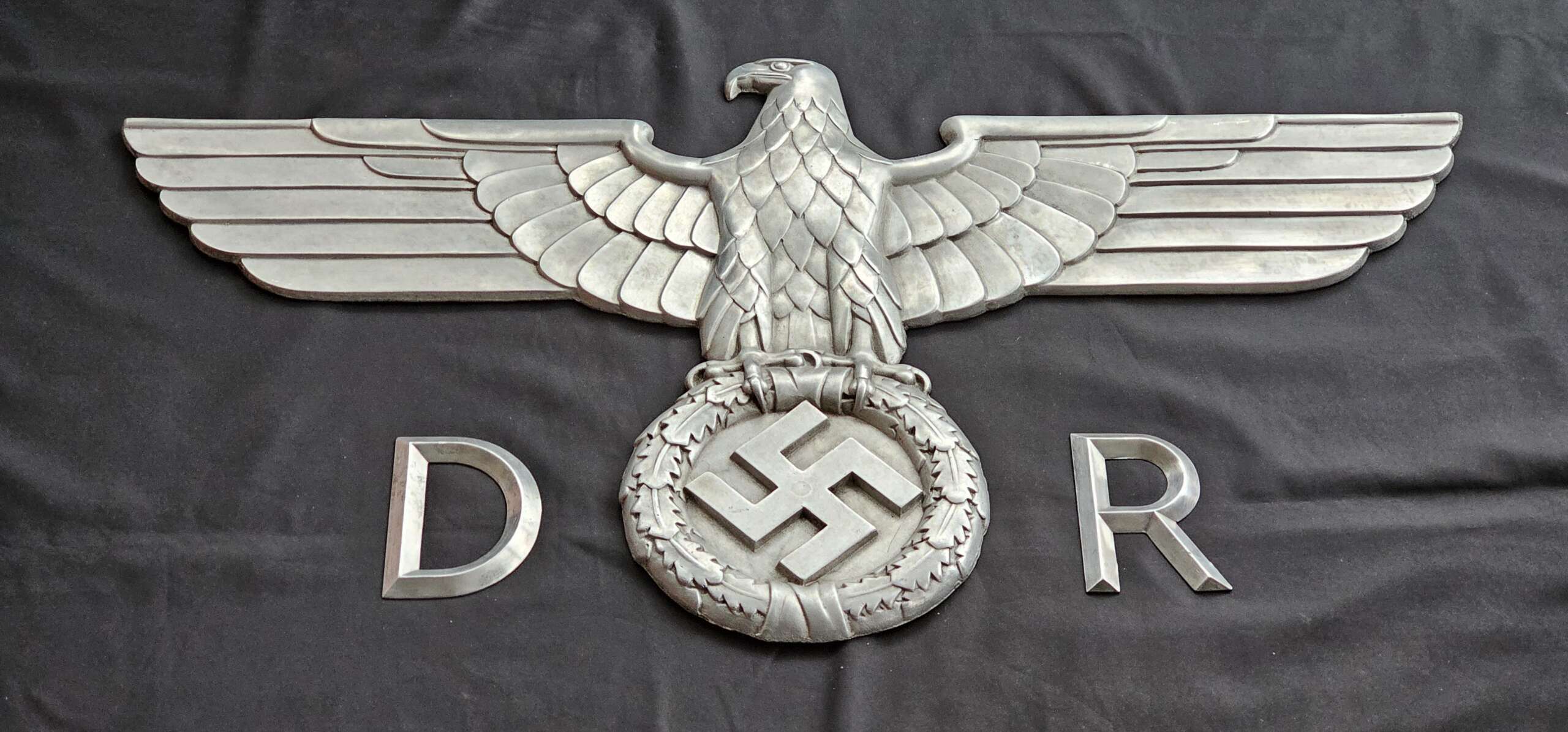 DEUTSCHE REICHSBAHN ADLER, 28,1/2″ (72.5cm) TRAIN EAGLE BY RHEINMETALL BORSIG, COMPLETE WITH IT'S ORIGINAL 'D' & 'R' LETTERS - Image 19