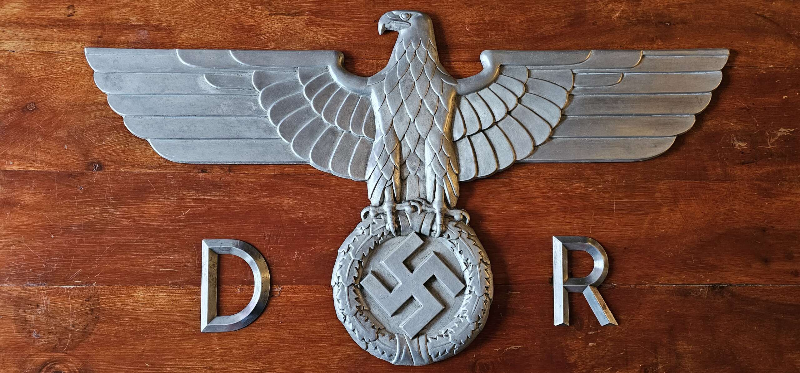 DEUTSCHE REICHSBAHN ADLER, 28,1/2″ (72.5cm) TRAIN EAGLE BY RHEINMETALL BORSIG, COMPLETE WITH IT'S ORIGINAL 'D' & 'R' LETTERS - Image 9