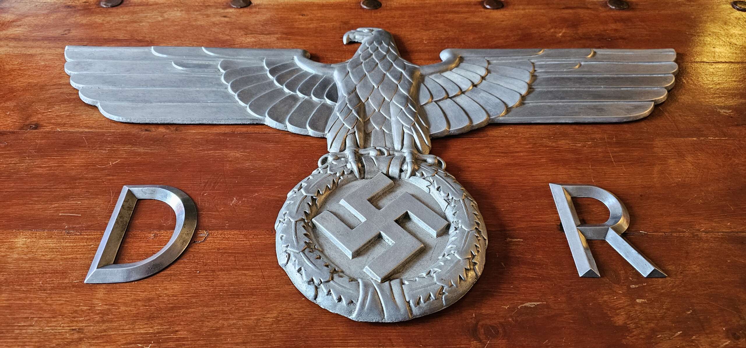 DEUTSCHE REICHSBAHN ADLER, 28,1/2″ (72.5cm) TRAIN EAGLE BY RHEINMETALL BORSIG, COMPLETE WITH IT'S ORIGINAL 'D' & 'R' LETTERS - Image 2