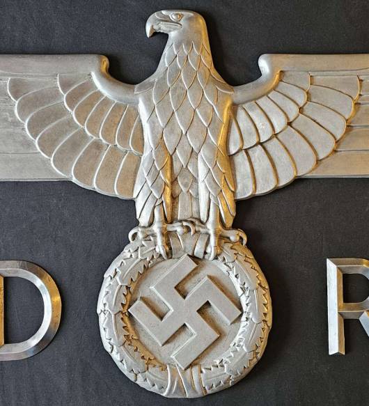 DEUTSCHE REICHSBAHN ADLER, 28,1/2″ (72.5cm) TRAIN EAGLE BY RHEINMETALL BORSIG, COMPLETE WITH IT'S ORIGINAL 'D' & 'R' LETTERS