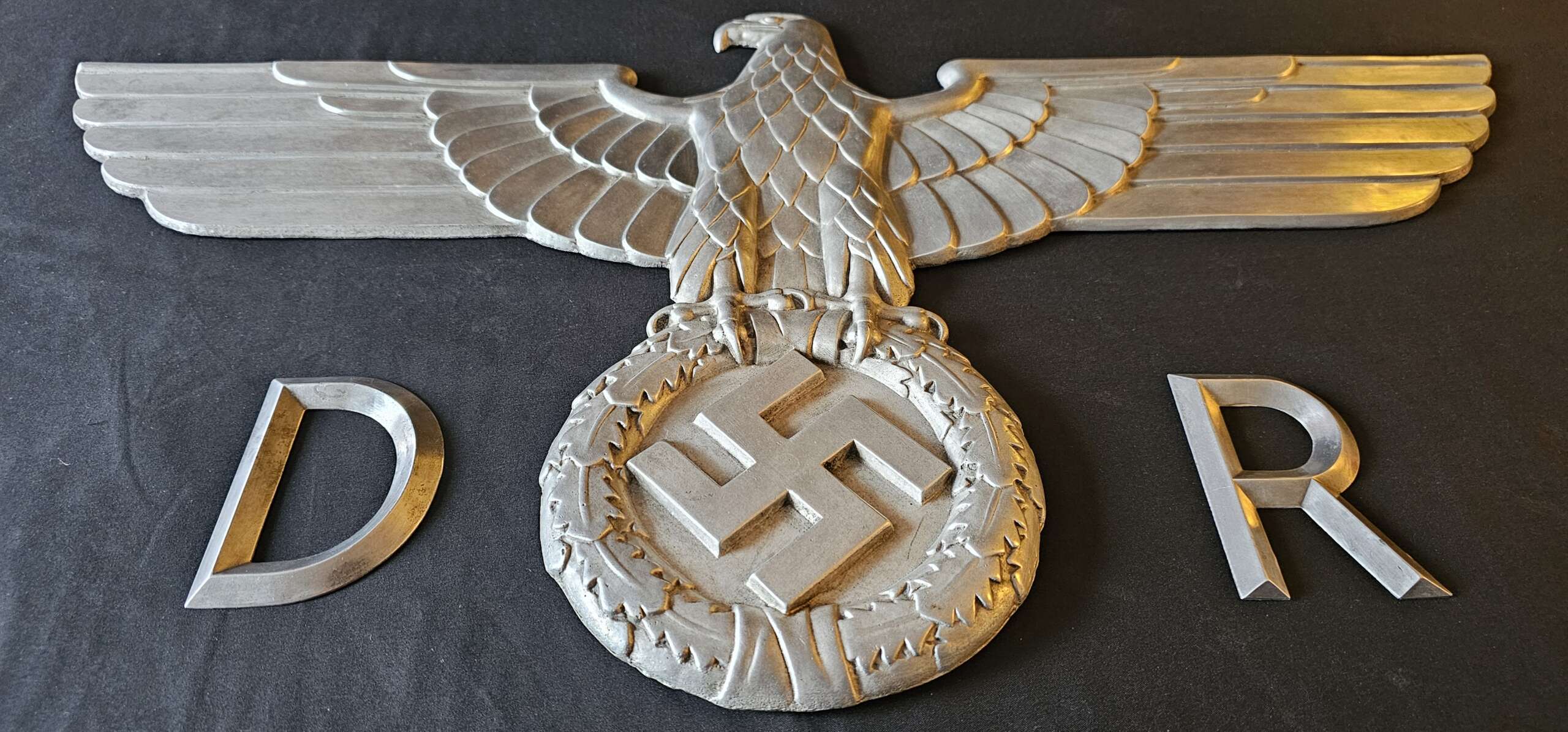 DEUTSCHE REICHSBAHN ADLER, 28,1/2″ (72.5cm) TRAIN EAGLE BY RHEINMETALL BORSIG, COMPLETE WITH IT'S ORIGINAL 'D' & 'R' LETTERS - Image 23