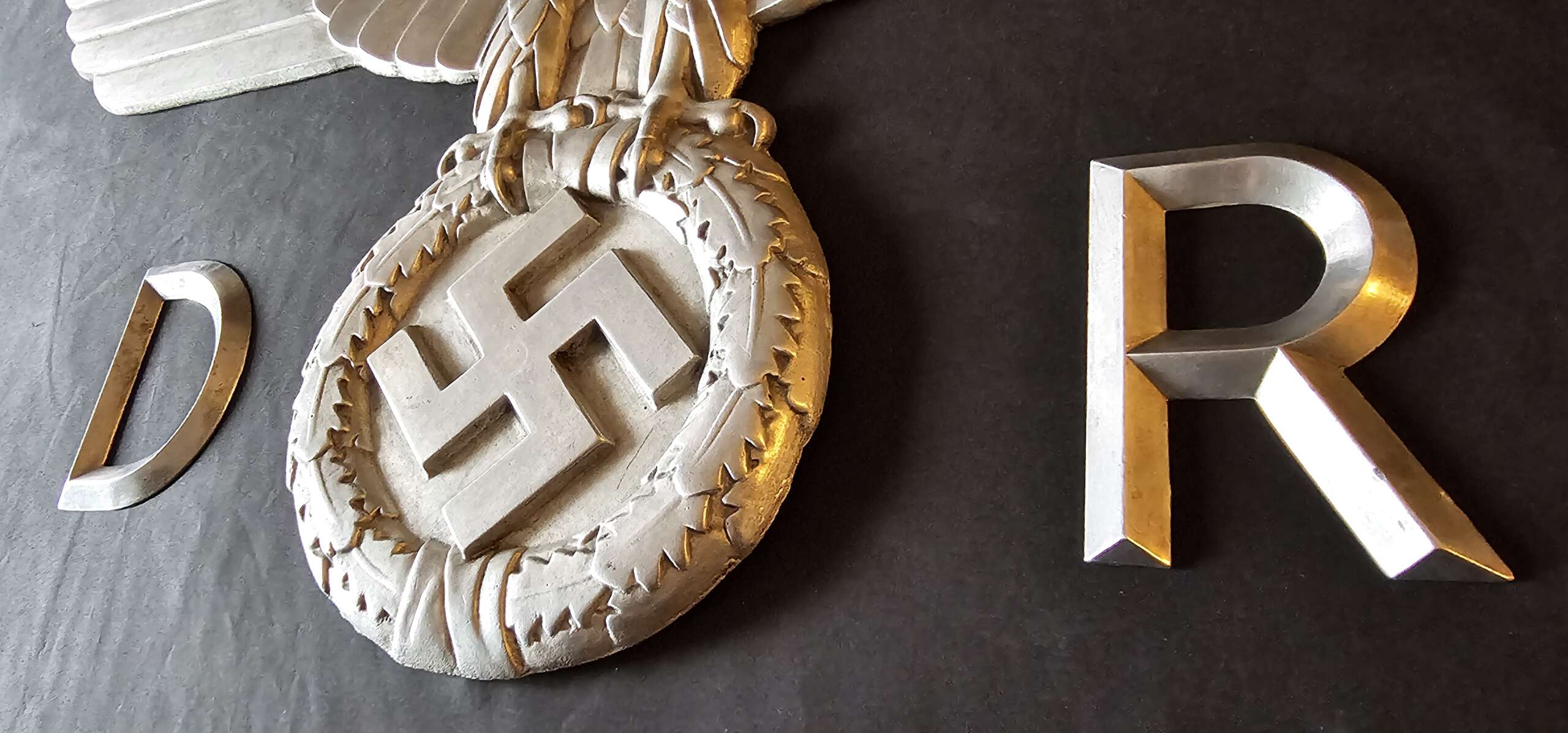 DEUTSCHE REICHSBAHN ADLER, 28,1/2″ (72.5cm) TRAIN EAGLE BY RHEINMETALL BORSIG, COMPLETE WITH IT'S ORIGINAL 'D' & 'R' LETTERS - Image 25