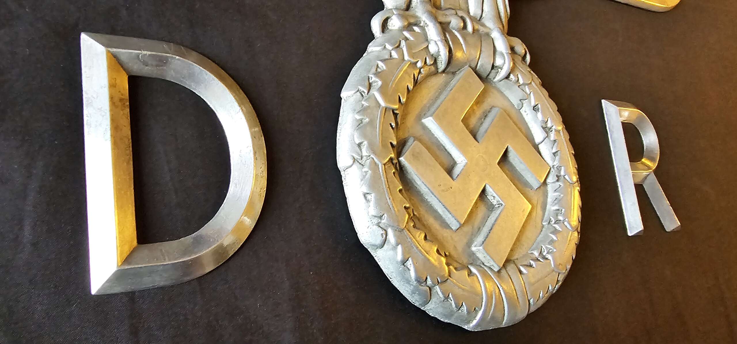 DEUTSCHE REICHSBAHN ADLER, 28,1/2″ (72.5cm) TRAIN EAGLE BY RHEINMETALL BORSIG, COMPLETE WITH IT'S ORIGINAL 'D' & 'R' LETTERS - Image 8